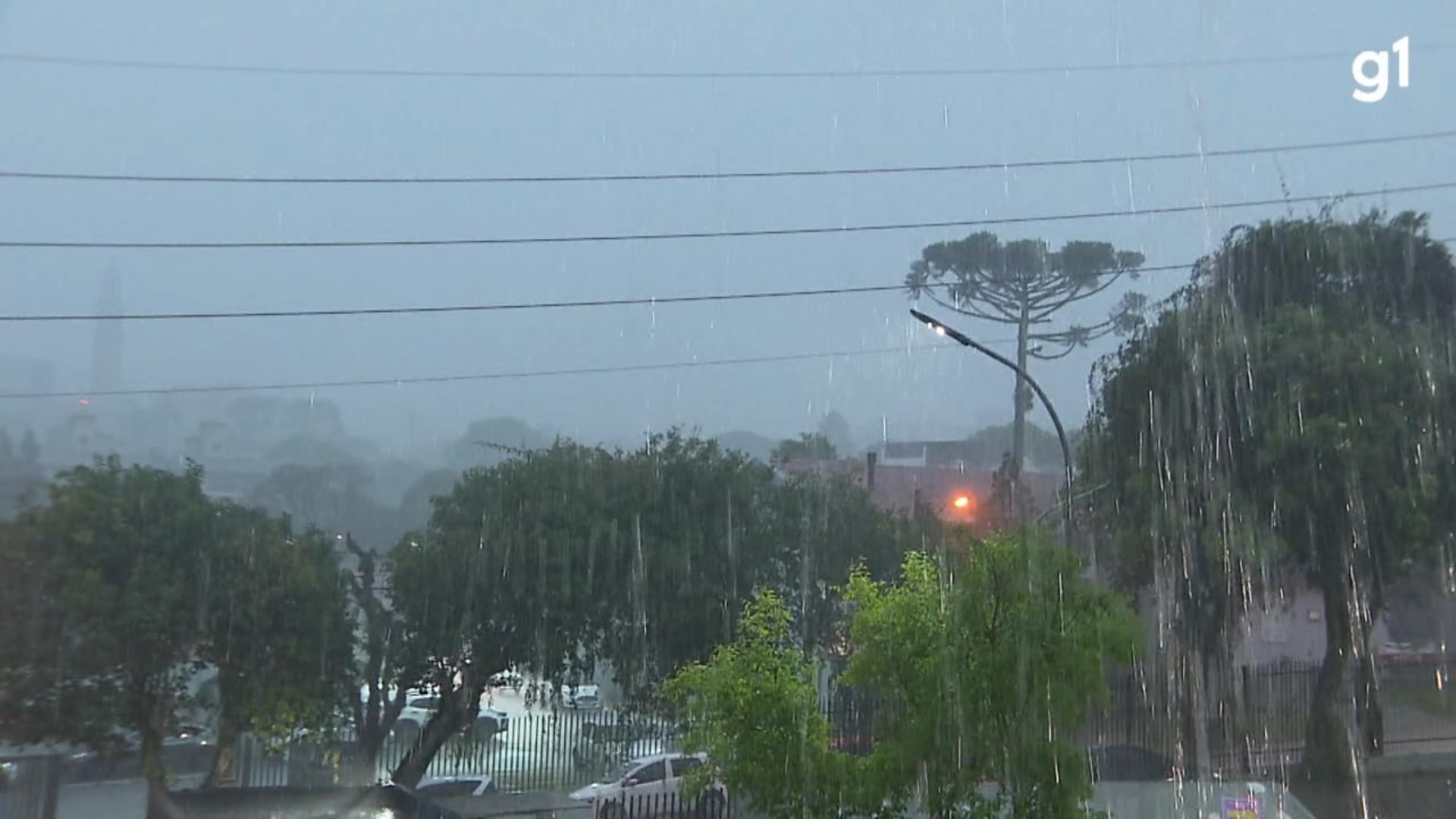 Inmet emite alerta de perigo de tempestade para 204 municípios do Paraná nesta sexta (13)