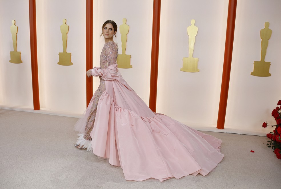 Allison Williams no 'tapete champagne' do Oscar 2023 — Foto: REUTERS/Eric Gaillard