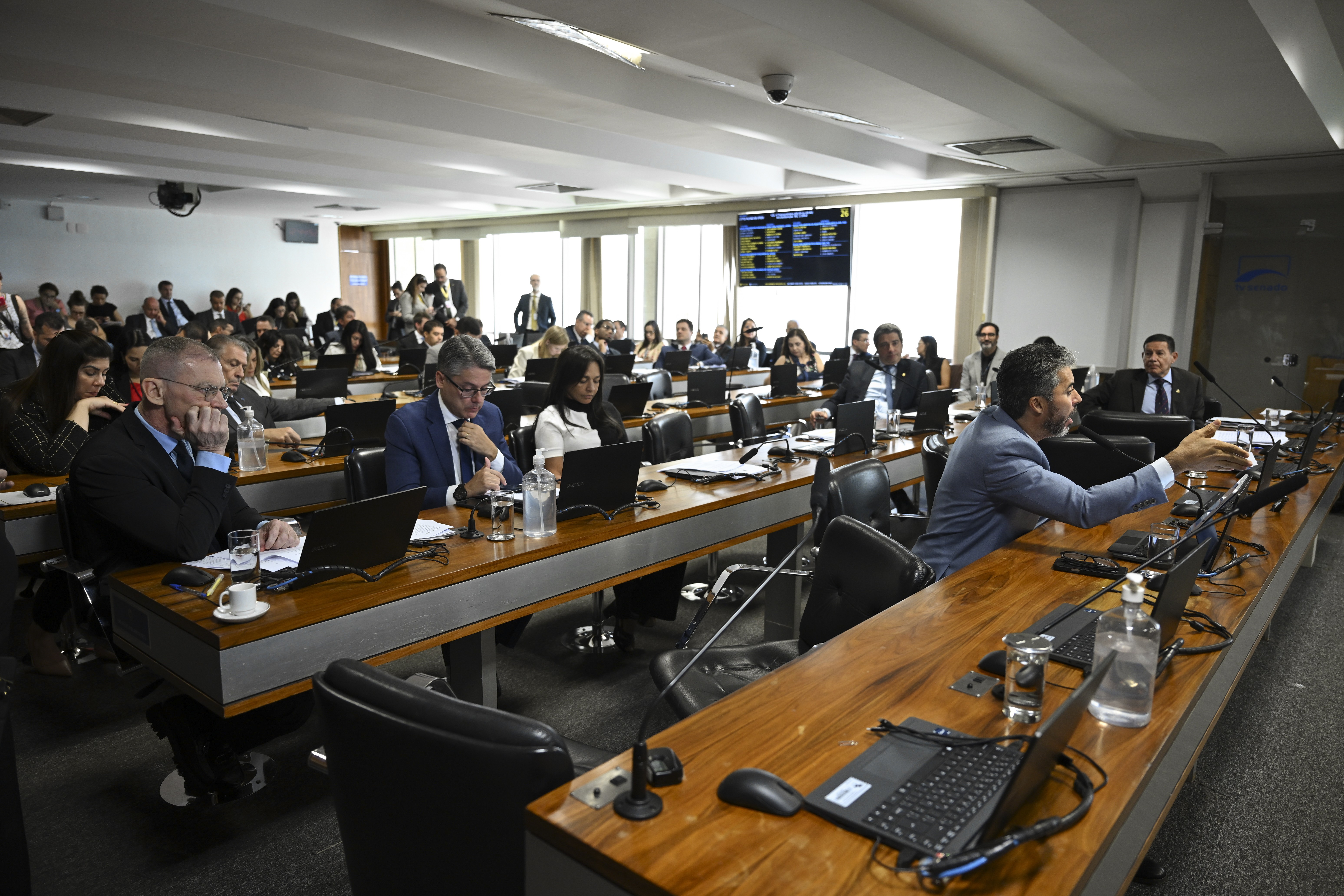 CCJ do Senado aprova PEC que impede responsabilização de jornais por falas de entrevistados