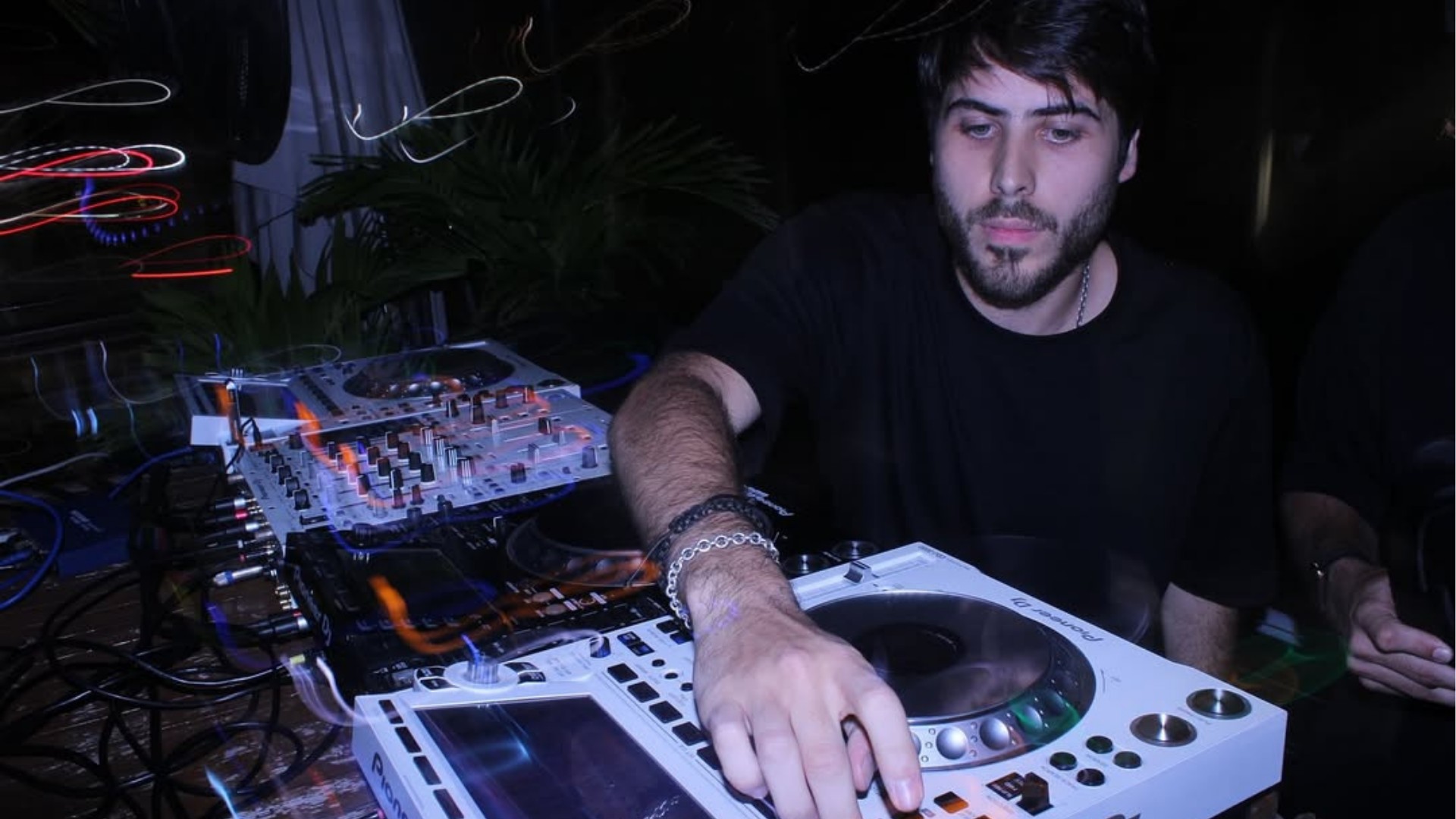 Quem era Lucas Frota? Produtor e DJ brasileiro está entre vítimas de acidente aéreo no Rio
