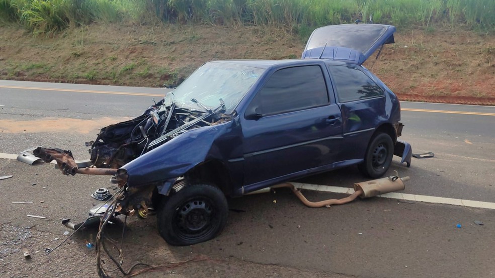 Motorista morreu após colidir em carreta em Osvaldo Cruz (SP) — Foto: Polícia Rodoviária