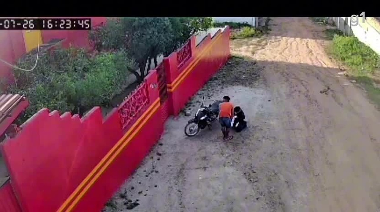 VÍDEO: Bombeiro salva criança de 2 anos engasgada com pipoca em Belo Jardim