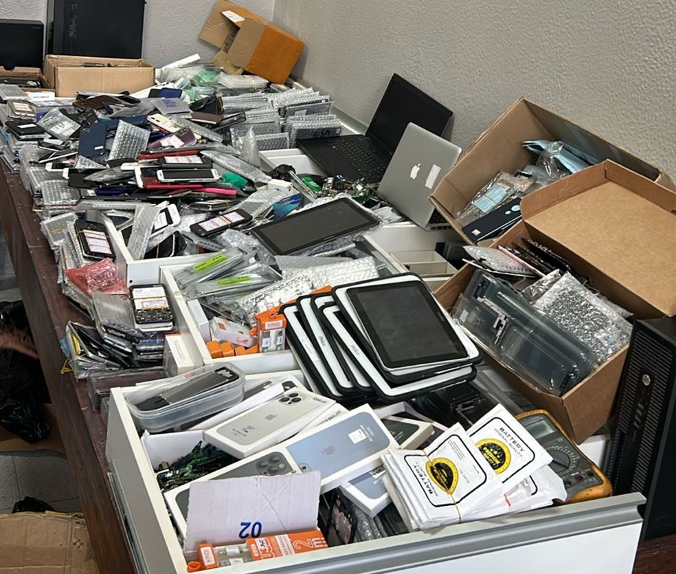 Polícia de SP faz operação para localizar celulares roubados e apreende mais de 10 mil aparelhos — Foto: Divulgação/SSP