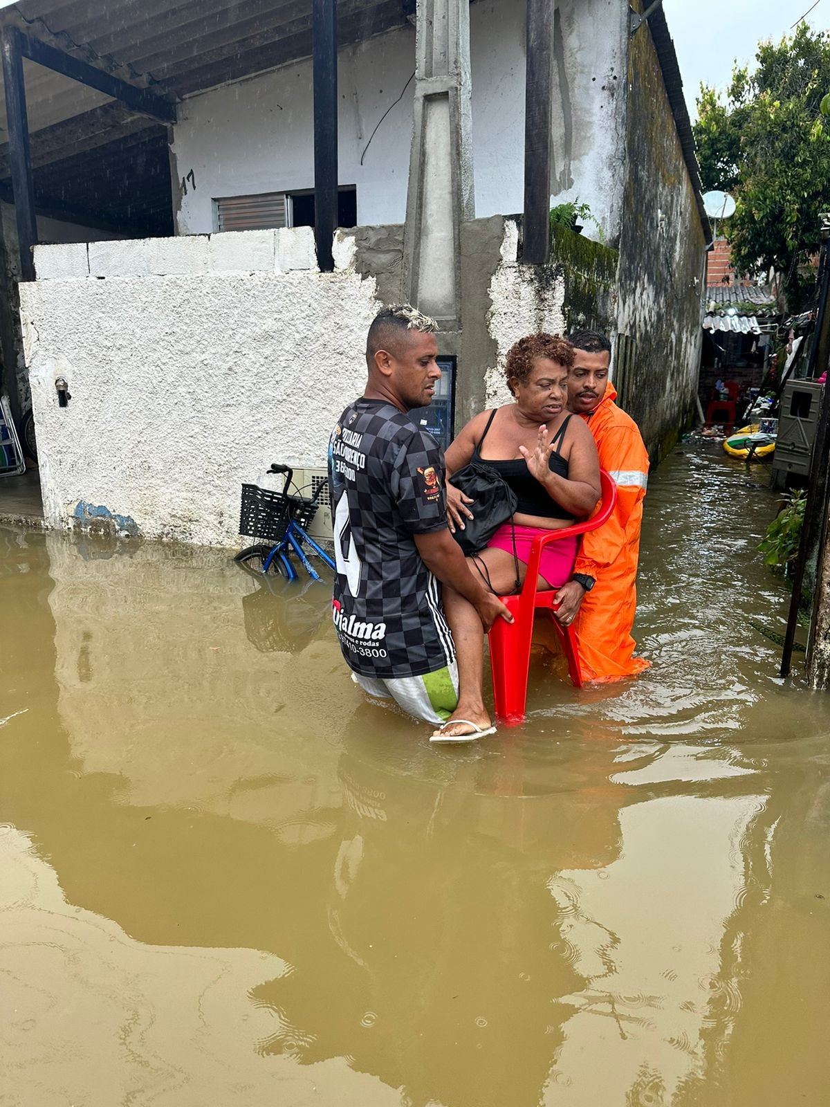 Litoral de São Paulo tem previsão de de chuvas intensas até o sábado, alerta Defesa Civil