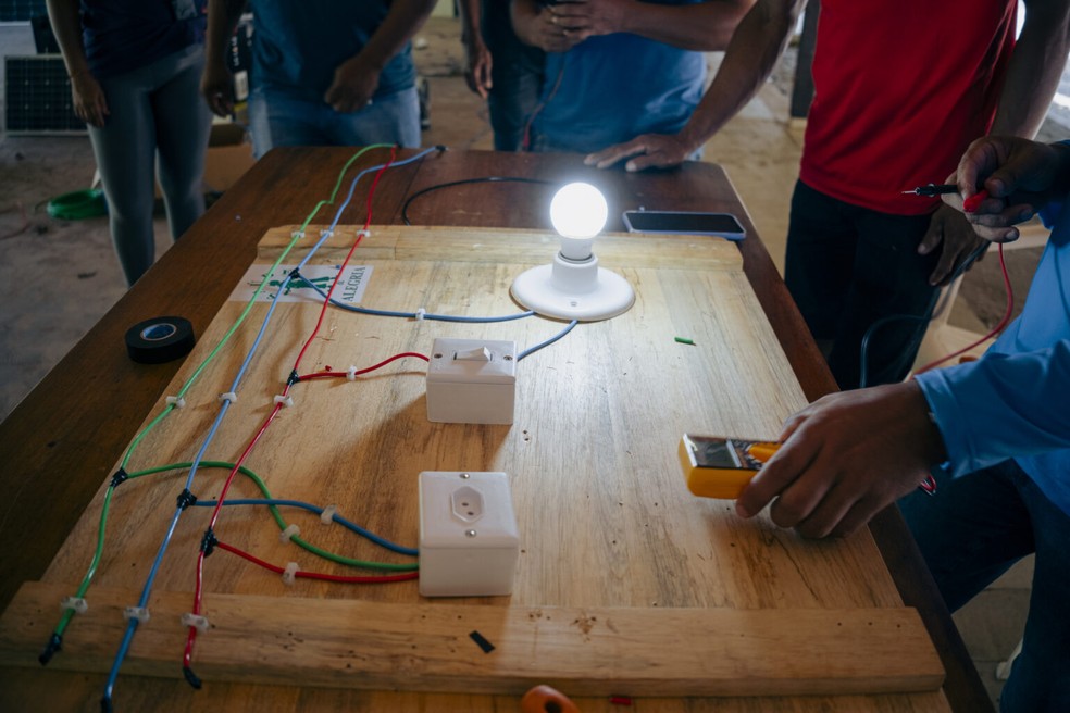 Formação de agentes comunitários de energia na Resex Tapajós-Arapiuns — Foto: João Albuquerque/acervo Conexões Povos da Floresta