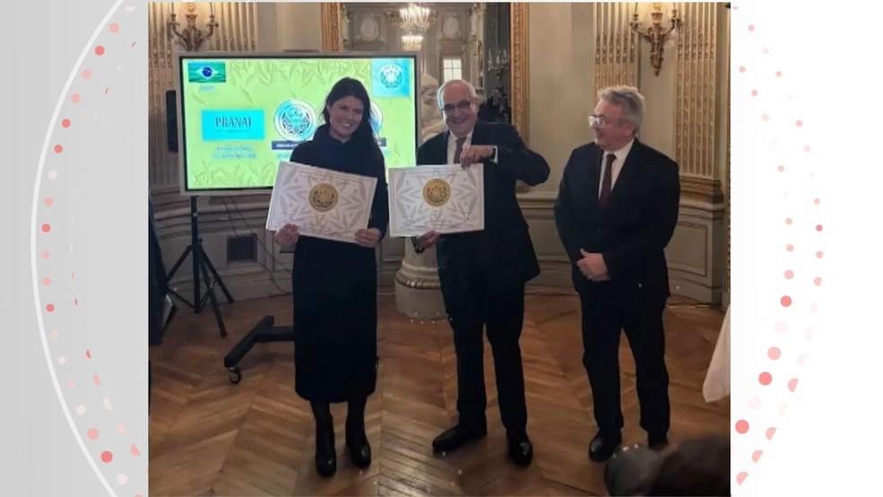 Empresária Bárbara Borges, que cria fórmulas exclusivas de chás e infusões no Espírito Santo, recebeu duas medalhas de ouro no concurso internacional Teas of the World 2025, realizado em Paris — Foto: Arquivo pessoal