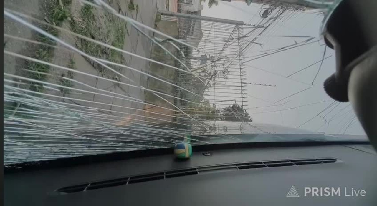 VÍDEO: Motorista de aplicativo que faz lives de viagens transmite o próprio acidente
