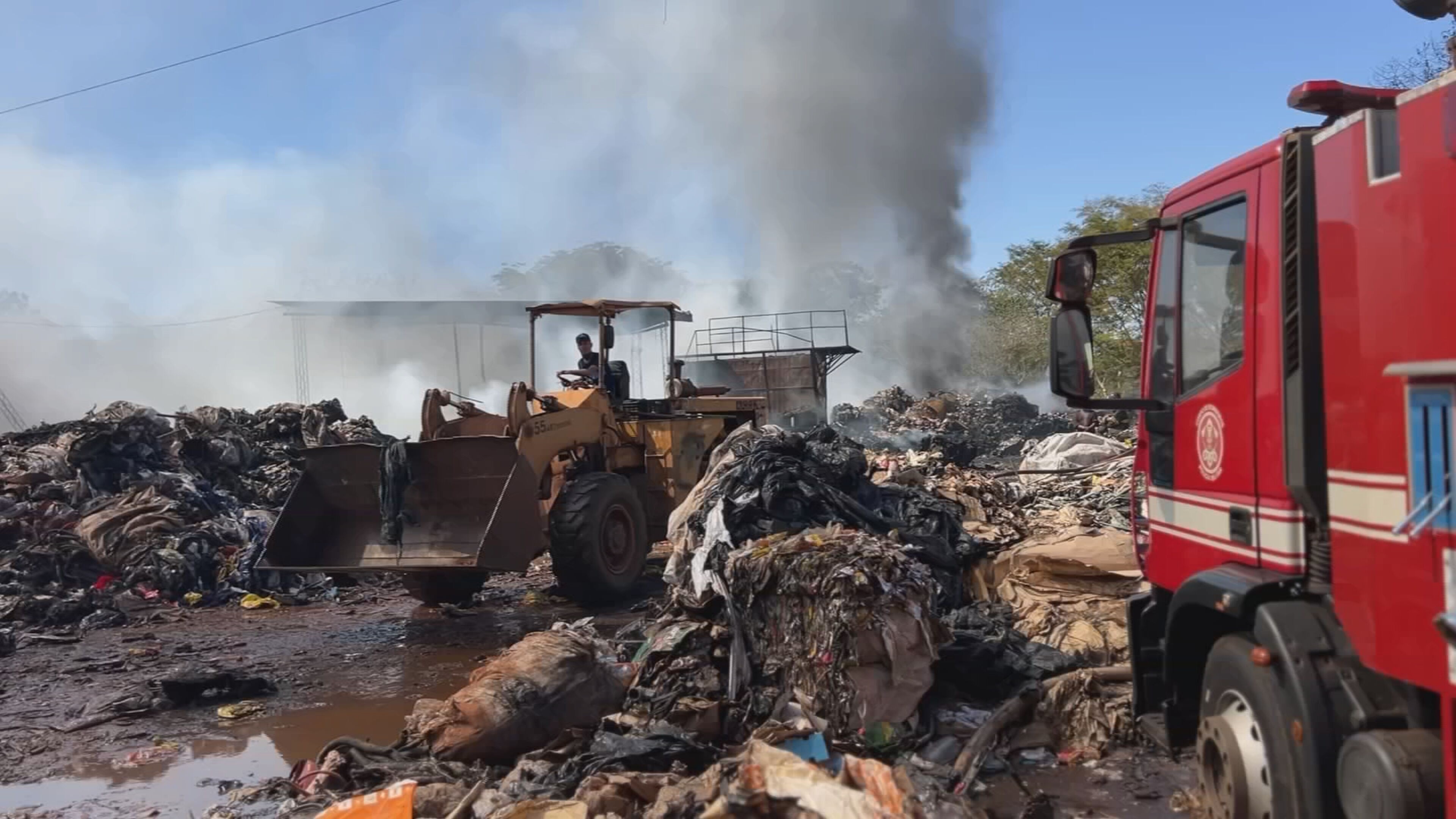 Incêndio em depósito de recicláveis no interior de SP é controlado após quase 36 horas