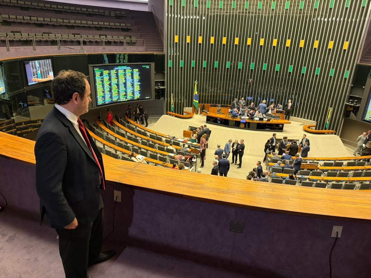 Câmara vota processo de cassação de Glauber Braga; ASSISTA