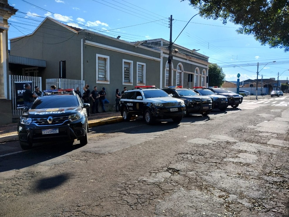 Polícia Civil cumpre mandados de busca na Prefeitura de Brodowski — Foto: Polícia Civil