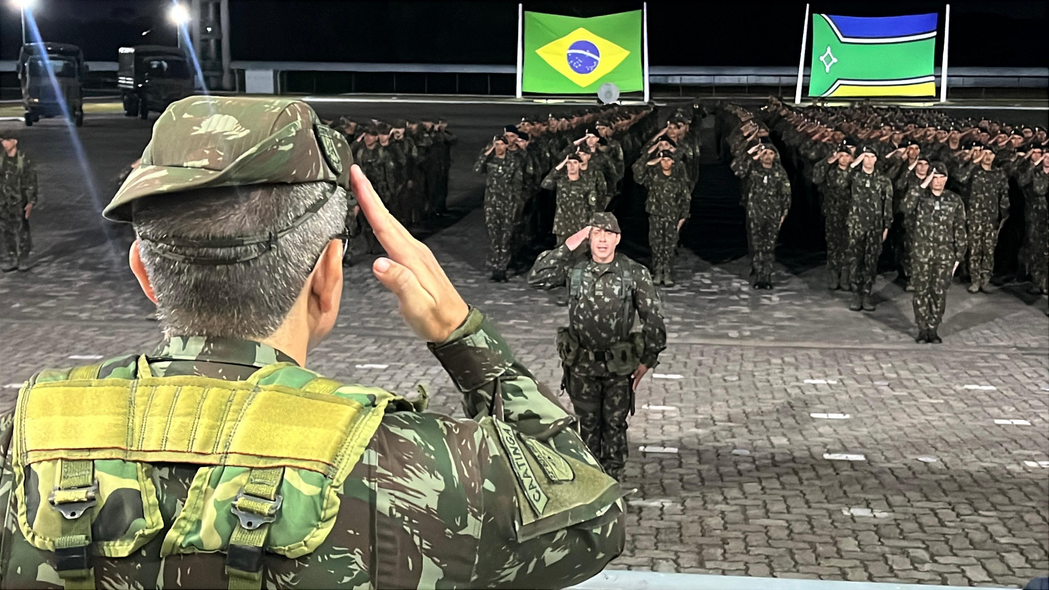 FOTOS: Exército celebra Dia do Soldado com cerimônia e desfile militar em Macapá
