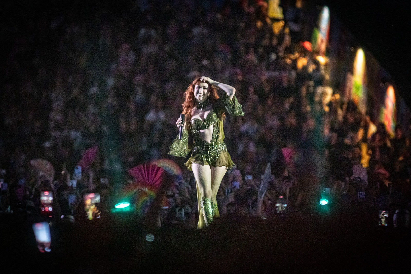 whatsapp-image-2026-03-21-at-22.51.41 Chappell Roan faz show de metal para crianças no Lolla, após confusão em hotel com enteada de jogador