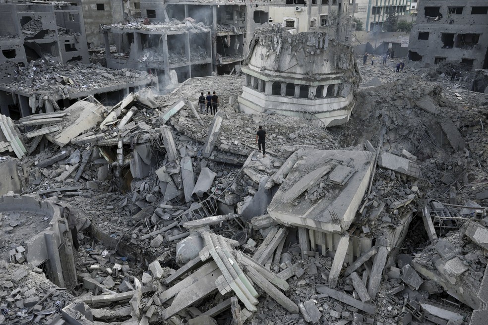 Destruio em Gaza aps bombardeio israelense. — Foto: Adel Hana/AP