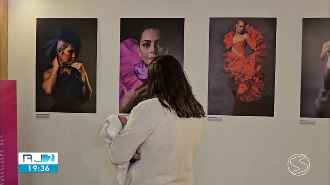 Exposição em Volta Redonda retrata mulheres que passaram pelo câncer de mama