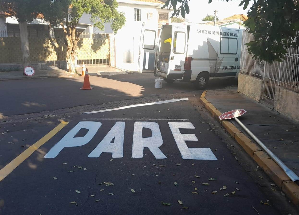 Trânsito passa a fluir em mão única na Rua João Braz Mathias, na Vila Glória, em Presidente Prudente