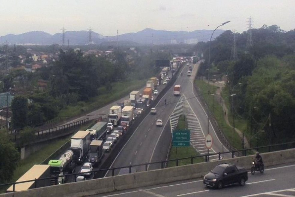 Rodovia Anchieta tem congestionamento no sentido S&atilde;o Paulo, nesta segunda-feira (12) &mdash; Foto: Reprodu&ccedil;&atilde;o/Ecovias