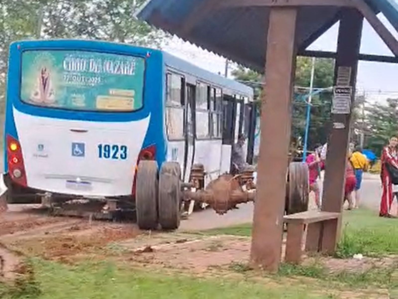 Ônibus perde eixo traseiro enquanto trafegava no Acre; VÍDEO | G1
