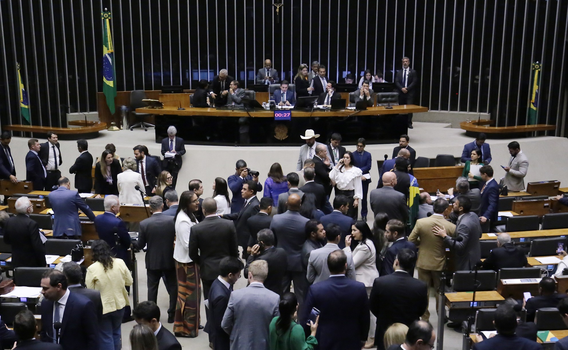 PEC da Blindagem: deputados retiram do texto previsão de votação secreta para autorizar abertura de ação penal