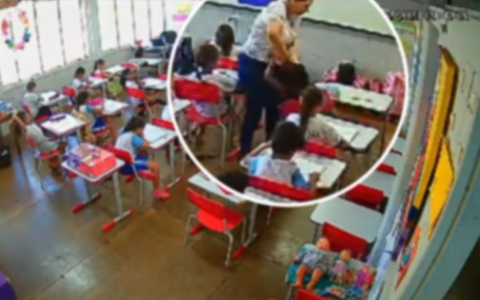 Professora é filmada empurrando e arrastando criança pelo braço em escola de Jataí, Goiás — Foto: Reprodução/TV Anhanguera