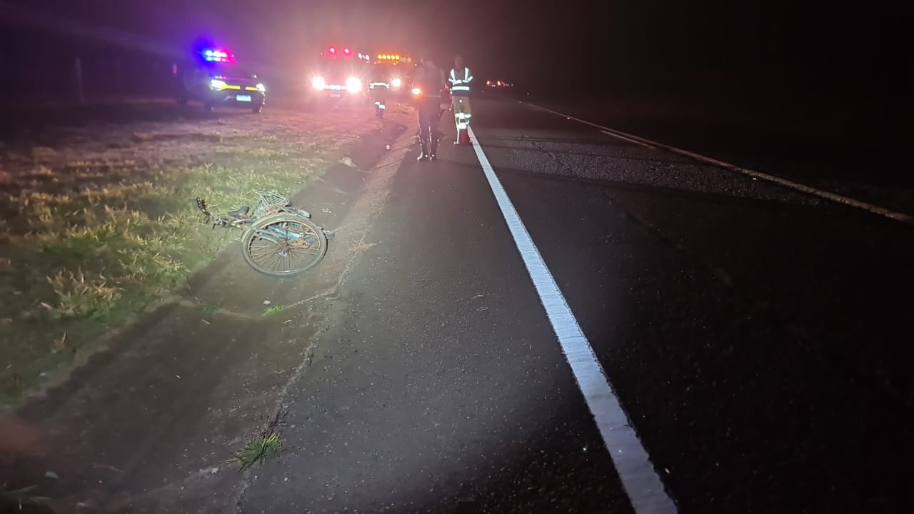 Ciclista morre atropelado após carreta colidir na traseira da bicicleta, em Anhumas