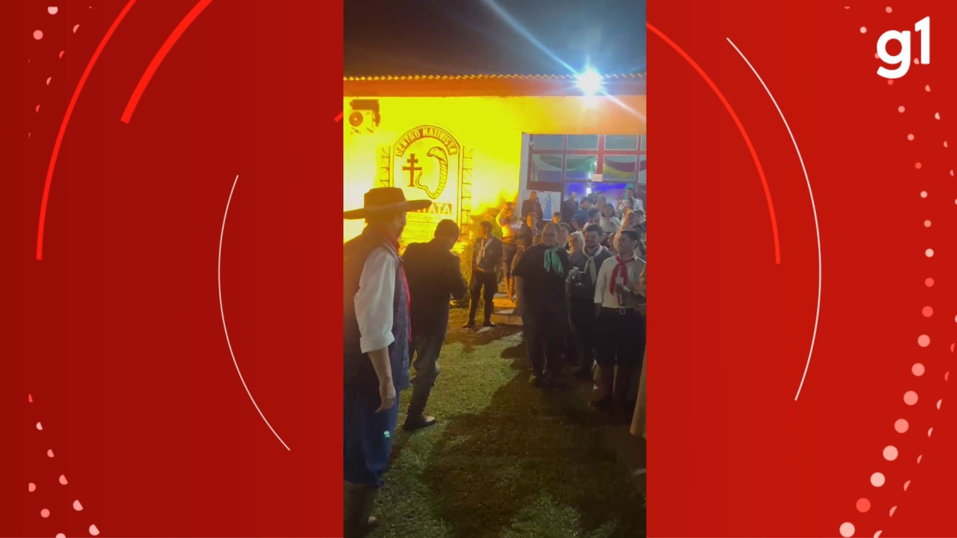 Com 130 bailes na Semana Farroupilha, São Borja tem até pocket show de Os Monarcas em fila de CTG
