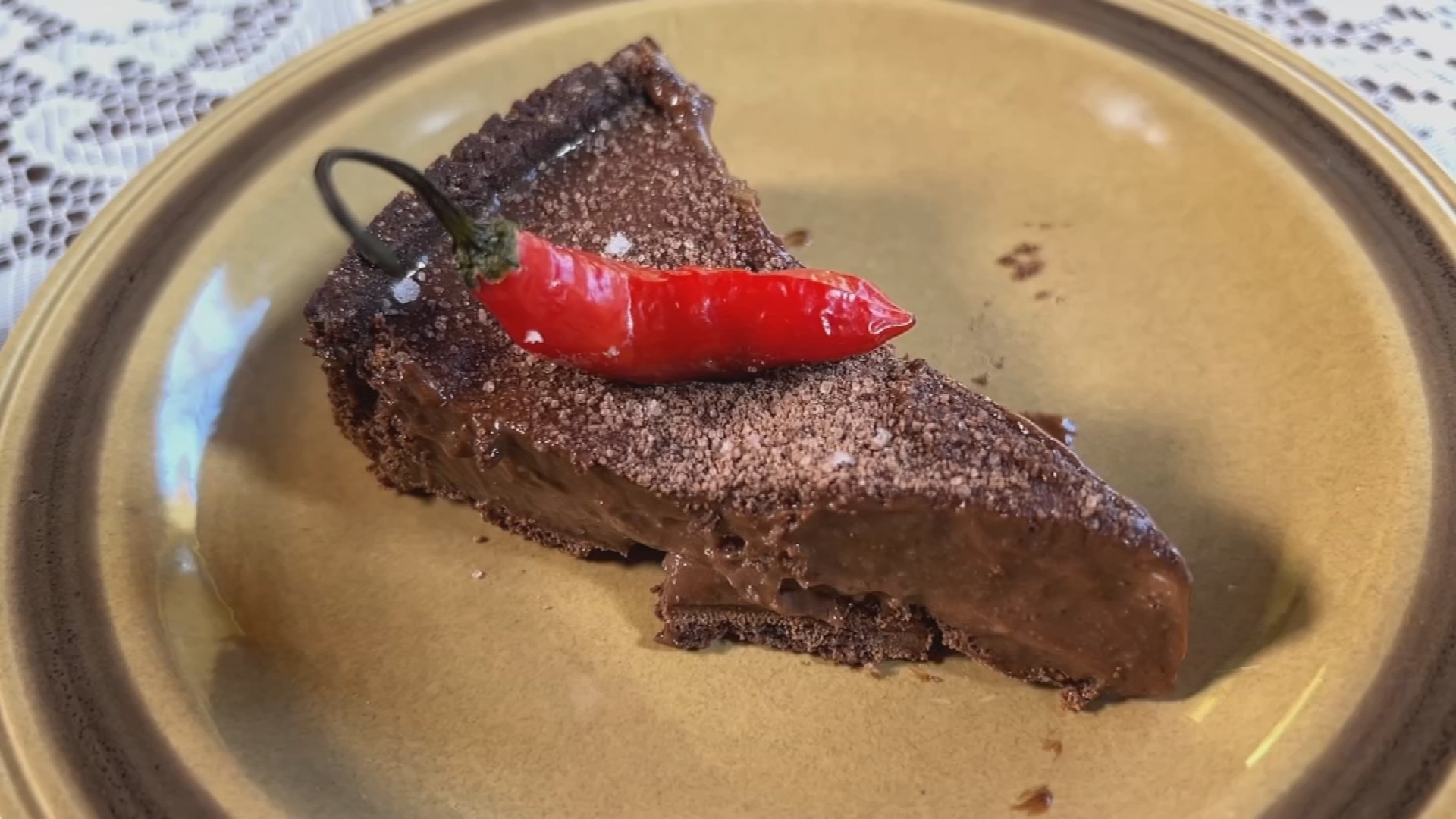 Receita Nosso Campo: aprenda a fazer uma torta que combina o sabor do chocolate e a ardência da pimenta