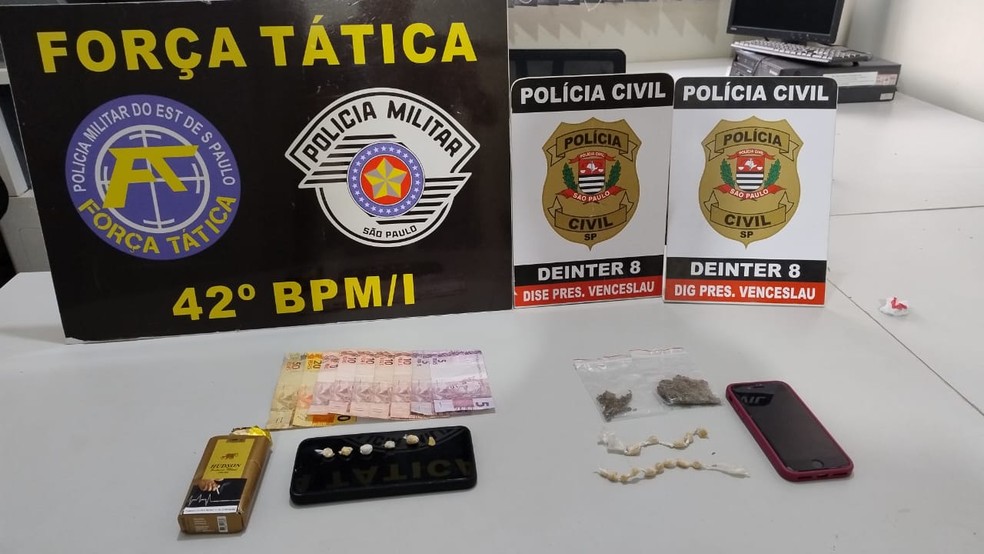 Mulher foi presa e adolescente foi apreendida por tráfico de drogas, em Presidente Venceslau (SP) — Foto: Polícia Civil
