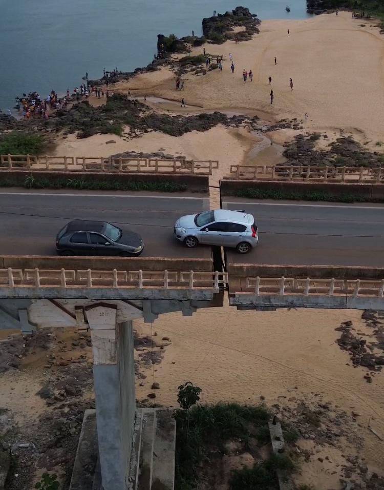 Parte de ponte entre o TO e o MA que não desabou começa a ser perfurada para receber explosivos de demolição