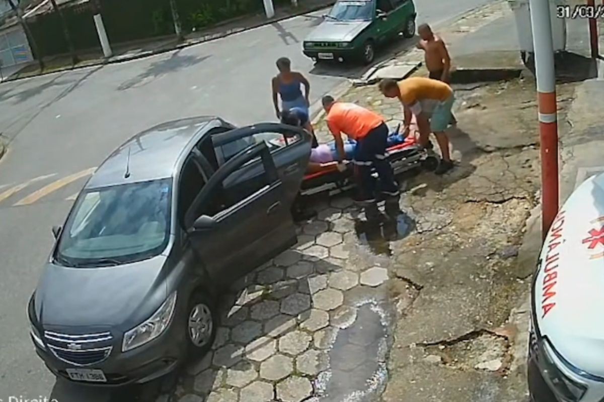 Mulher é reanimada após 20 minutos em parada cardíaca no litoral de SP; resgate foi filmado