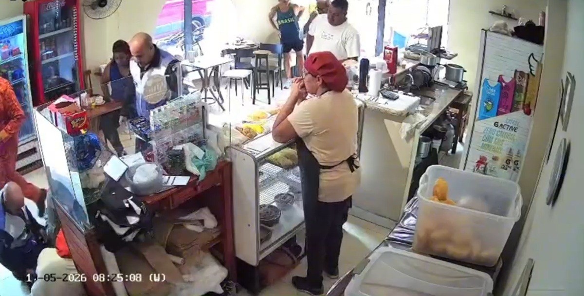 Mulher sofre parada cardiorrespiratória em padaria e é socorrida por policiais em Campos