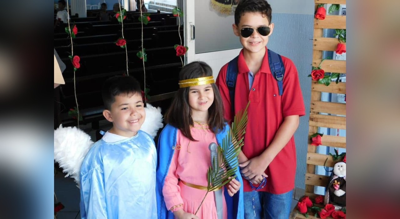 'HolyWins': comunidade católica celebra festa diferente um dia após o Halloween com crianças vestidas de santos no interior de SP