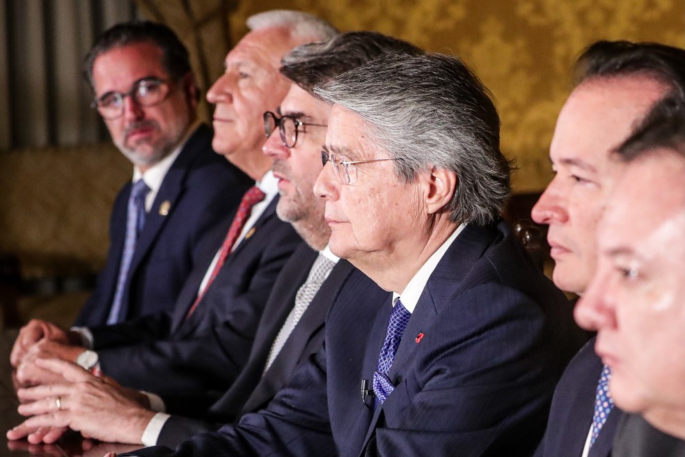Guillermo Lasso durante anúncio de dissolução da Assembleia do Equador, em 17 de maio de 2023 — Foto: Bolivar Parra/AFP