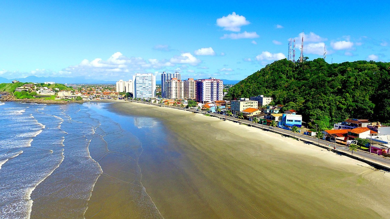 Turista de 60 anos morre afogado no litoral de SP; idosa é salva após mal súbito