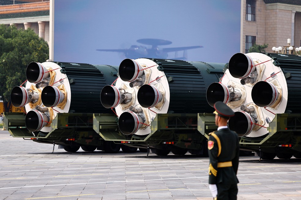 Mísseis nucleares DF-5C em desfile militar na China — Foto: REUTERS/Tingshu Wang