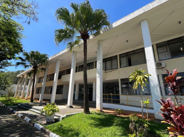 Prefeitura apura conduta de funcionário público flagrado agredindo companheira em estacionamento de Mairinque