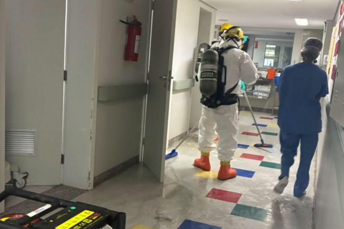 Vazamento de gás na Santa Casa de BH faz quatro funcionários passarem mal e leva a remanejamento de leitos