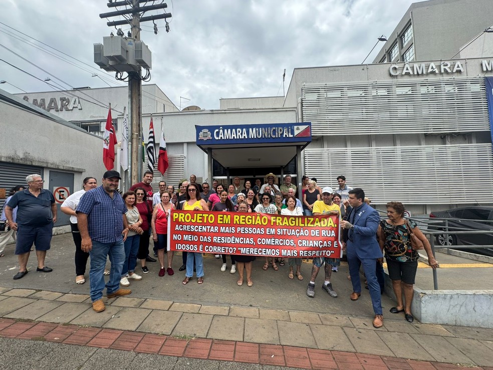 Protesto em frente à Câmara Municipal de São José do Rio Preto (SP) — Foto: TV TEM / Rodrigo Carraro