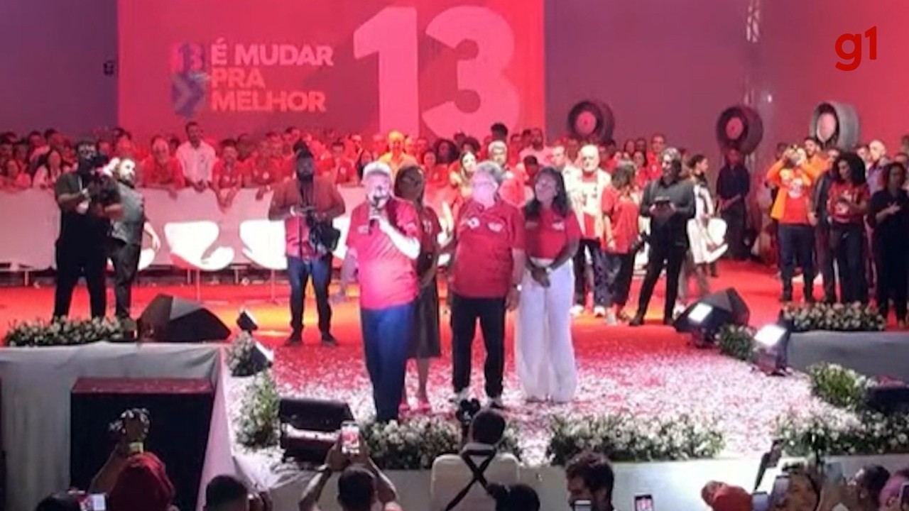 Dilma está internada em hospital de Xangai, sem gravidade, diz líder do governo na Câmara