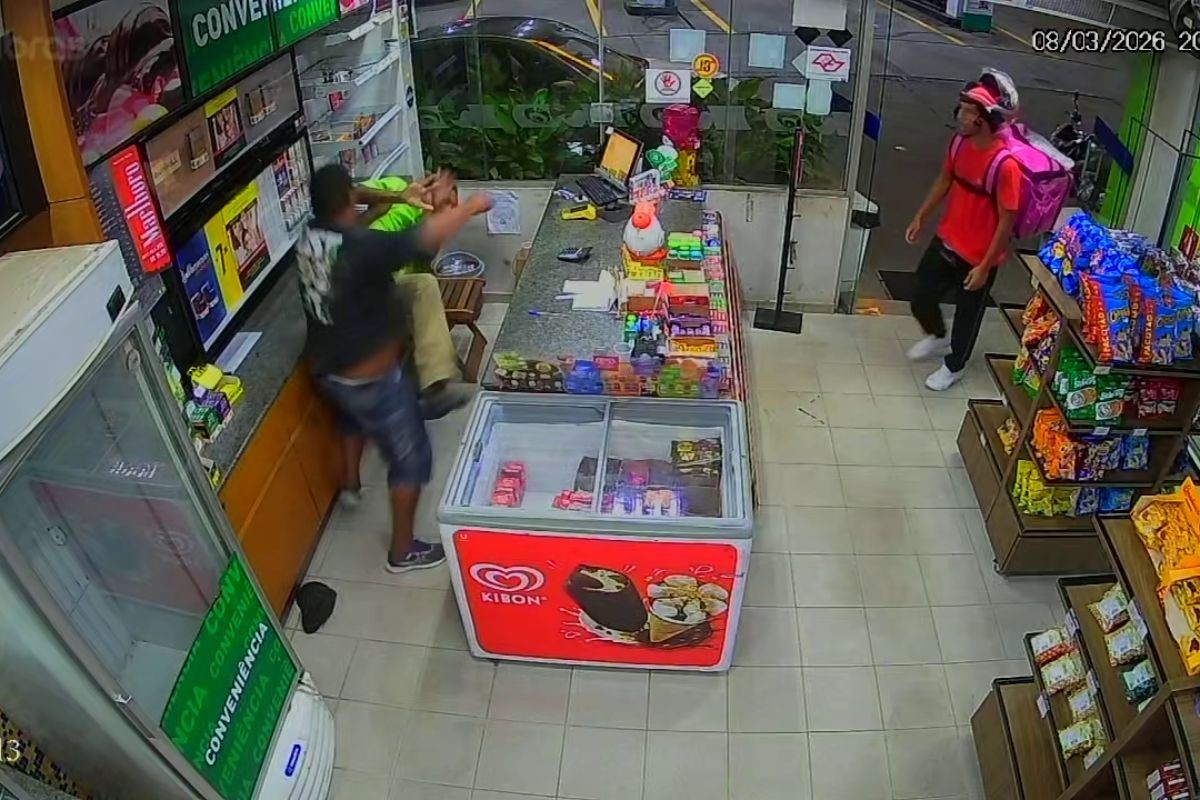 Vídeo mostra assaltante agredindo atendente de loja de posto de combustíveis em Capivari; suspeito foi preso