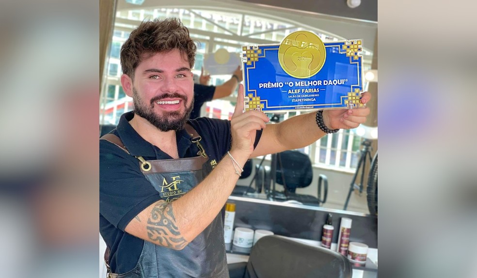 Alef Faria também recebeu um prêmio por ser considerado um profissional de destaque em Itapetininga (SP) — Foto: Alef Faria/Arquivo pessoal