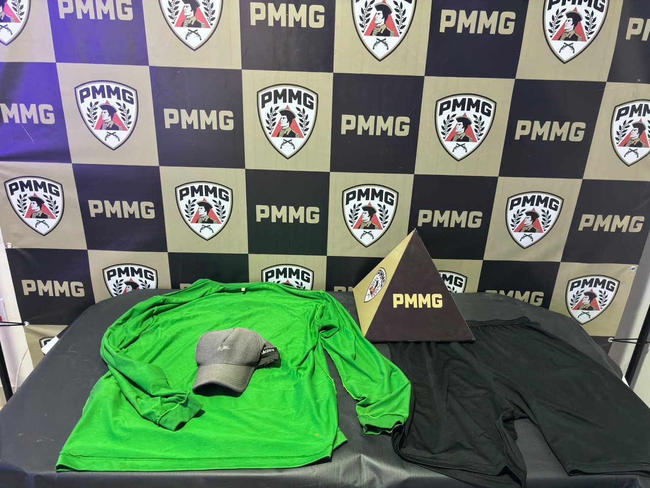 Homem em prisão domiciliar por roubo é preso após assaltar farmácia em Porteirinha