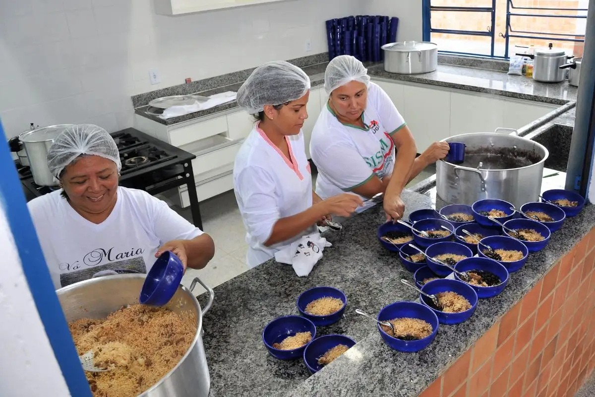 Campo Grande abre seleção para merendeiros com salário mínimo; veja como se inscrever