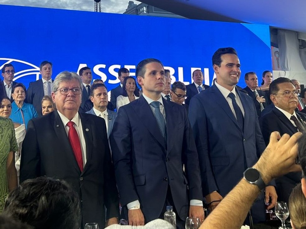 Soelnidade de ren&uacute;ncia de Jo&atilde;o Azev&ecirc;do e posse do novo governador da Para&iacute;ba, Lucas Ribeiro, com a presen&ccedil;a do presidente da C&acirc;mara dos Deputados, Hugo Motta &mdash; Foto: Jo&atilde;o Paulo Medeiros/TV Cabo Branco