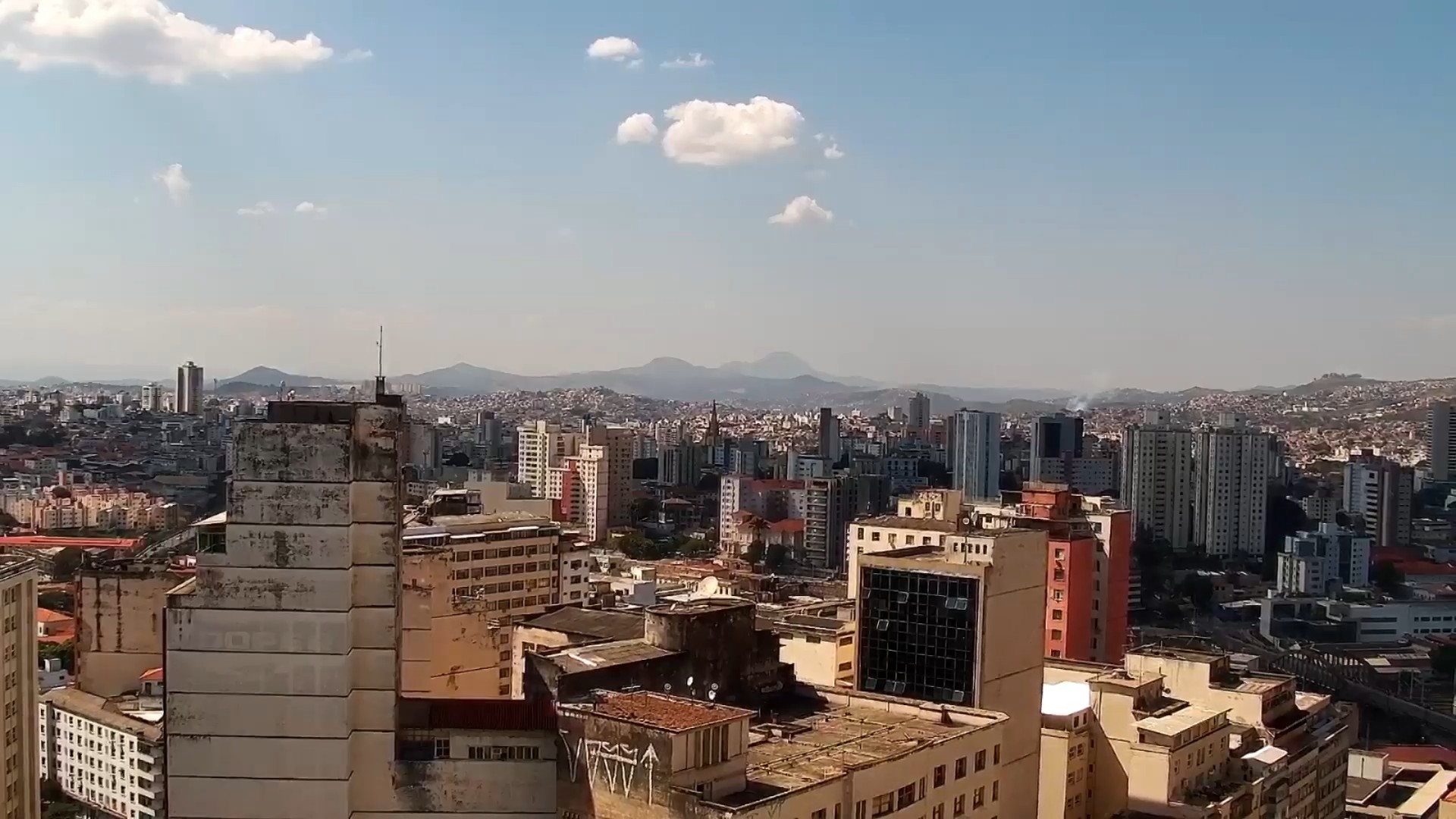 BH registra 33,4°C e bate recorde de calor no inverno; alerta de altas temperaturas segue até segunda-feira