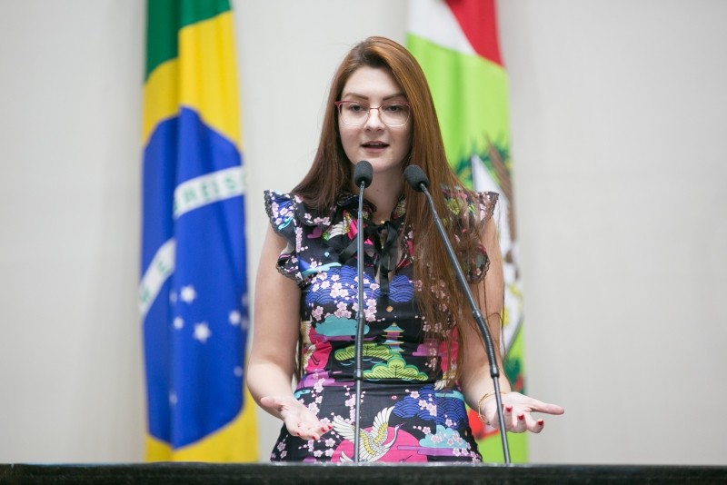 Ana Campagnolo (PL) bate o próprio recorde de votos para deputada estadual com 73% das urnas apuradas