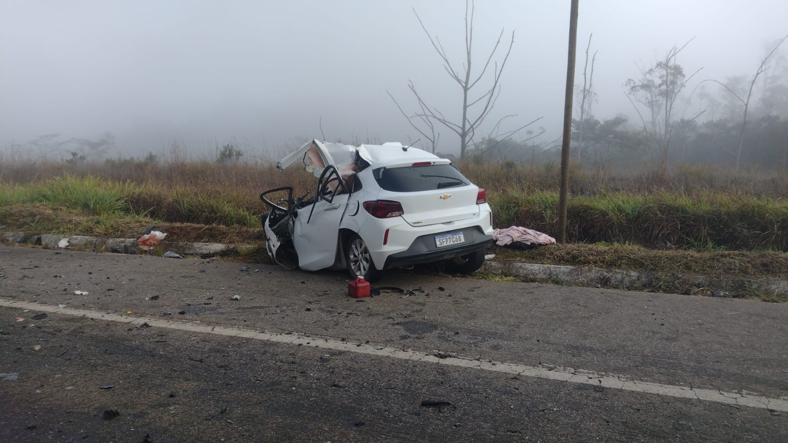 Acidente entre carro e caminhão na BR-262 mata quatro pessoas, entre elas uma criança