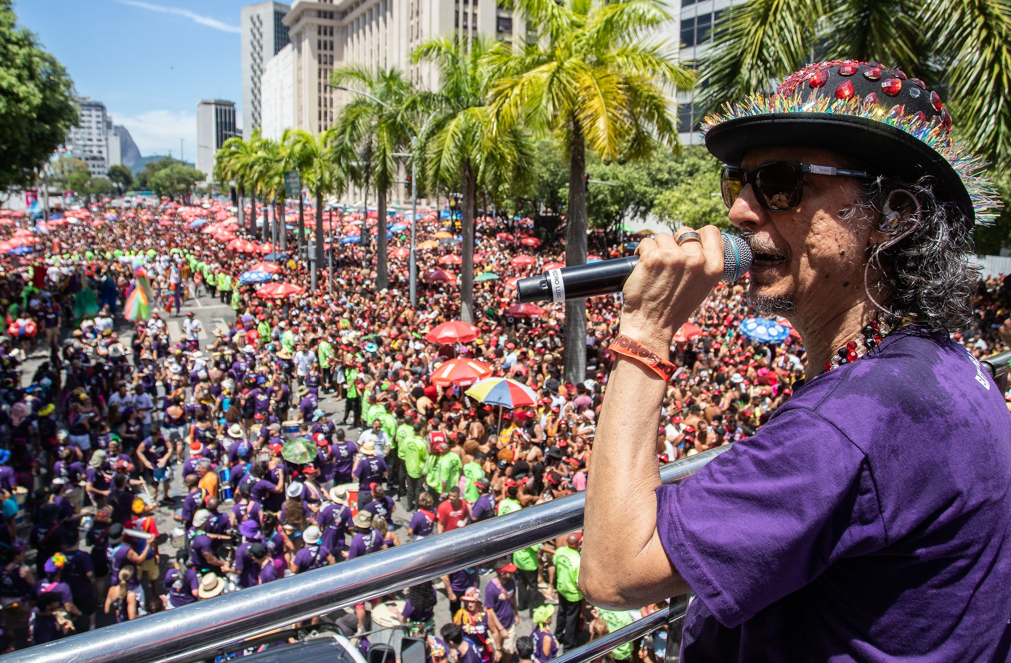 Monobloco encerra o carnaval de rua do Rio; domingo tem mais 19 desfiles