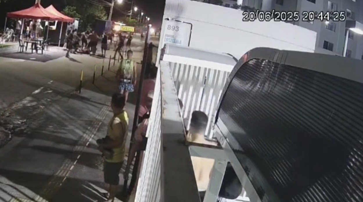 Briga de gangues termina com invasão de condomínio e dois homens espancados no Grande Recife; VÍDEO