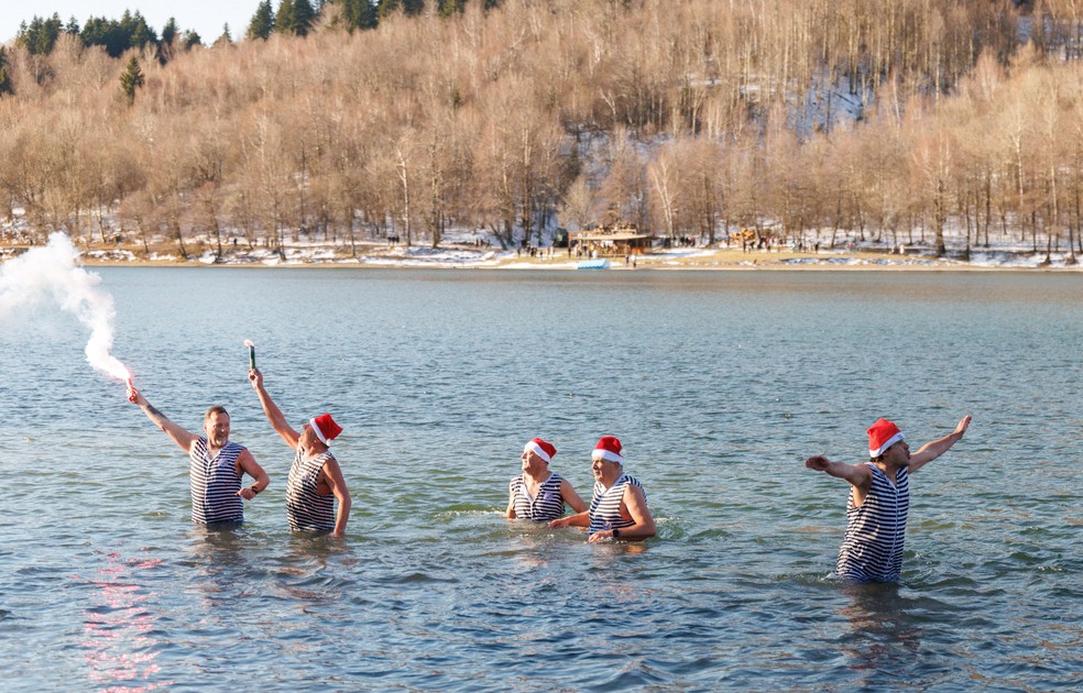 Lago Bajer, em Fuzine, Croácia, em 31 de dezembro de 2025. — Foto: REUTERS/Antonio Bronic