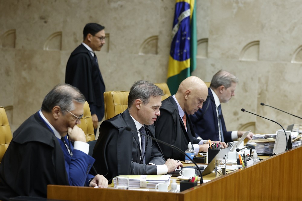 Flávio Dino pede investigação sobre possíveis conflitos de interesse envolvendo o ministro André Mendonça